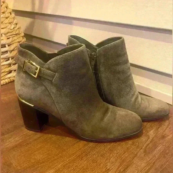 Bandolino Shoes - Bandolino Olive Green Faux Suede Gold Detail Heeled Ankle Boots size 8